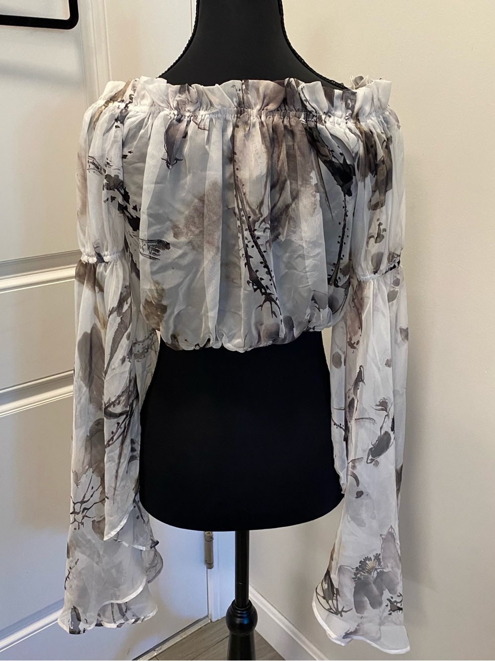 Akira Black Label Sheer On or Off-Shoulder Floral Crop Top in Gray Green Cream S